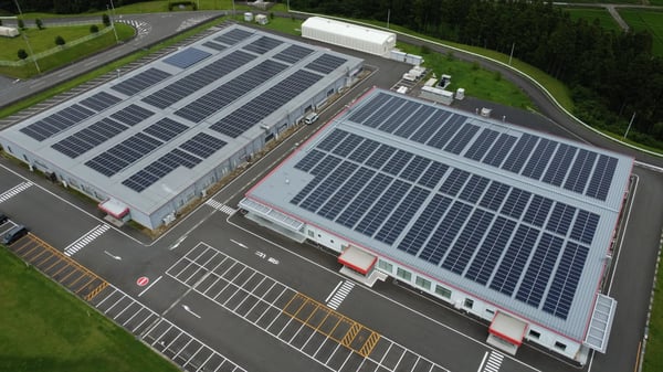 写真(木) 白河工場と白河第二工場の太陽光発電パネル設置の様子-3840x2160